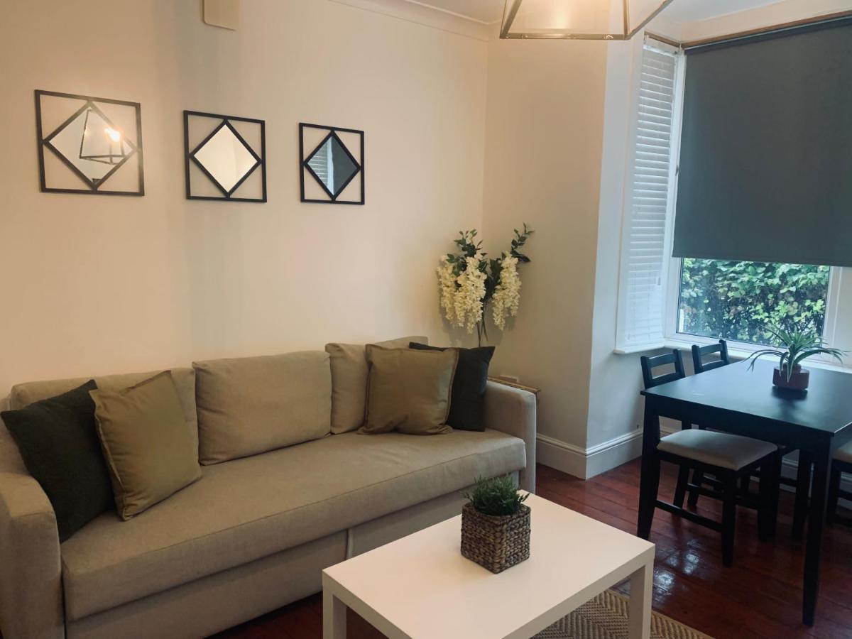 Unique 2 Bedroom Apartment In London/ Excel / Olympic City Close To Central Line Tube Station With Gated Parking Space Eksteriør billede