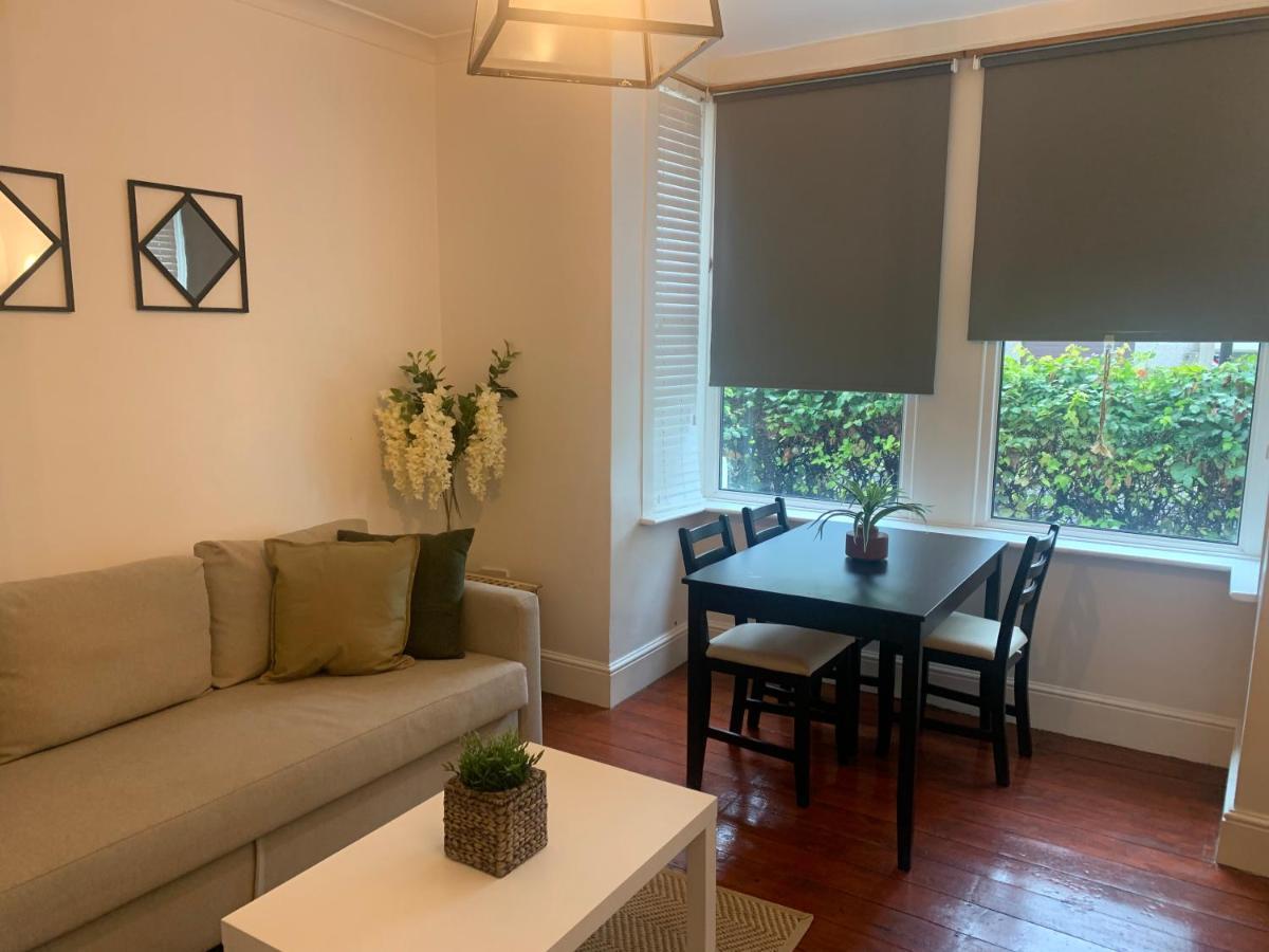 Unique 2 Bedroom Apartment In London/ Excel / Olympic City Close To Central Line Tube Station With Gated Parking Space Eksteriør billede